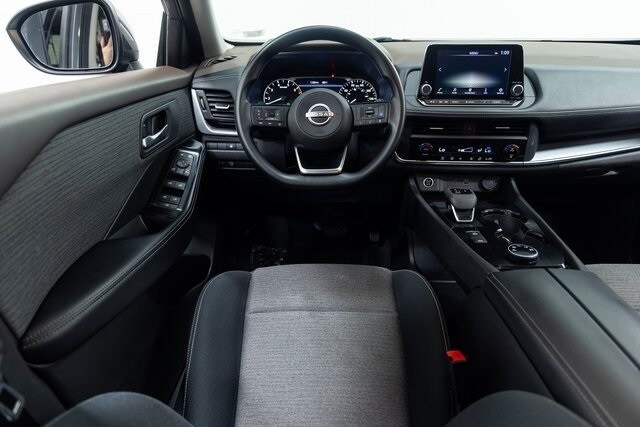 2023 Nissan Rogue SV photo 3