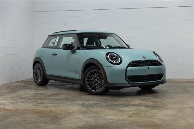 2025 Mini Cooper S Iconic photo 4