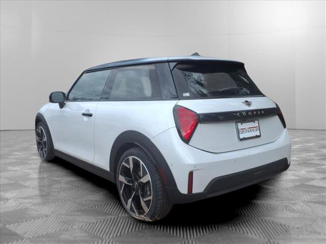 2025 Mini Cooper Hardtop 2 Door Iconic photo 3