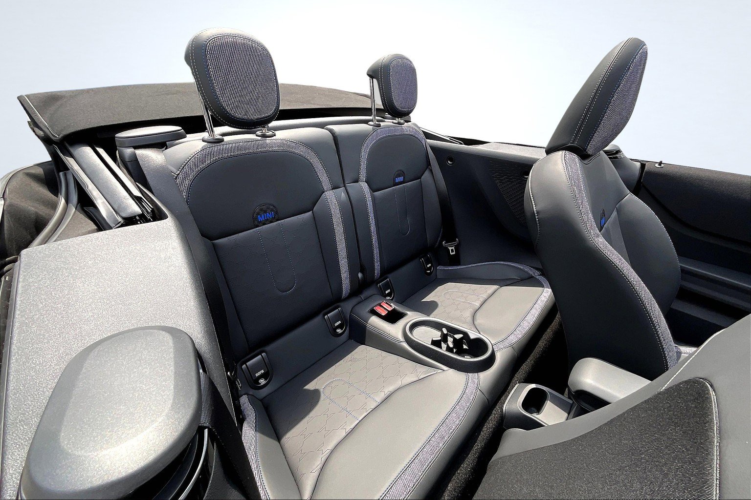 2025 MINI Convertible S - Photo 10