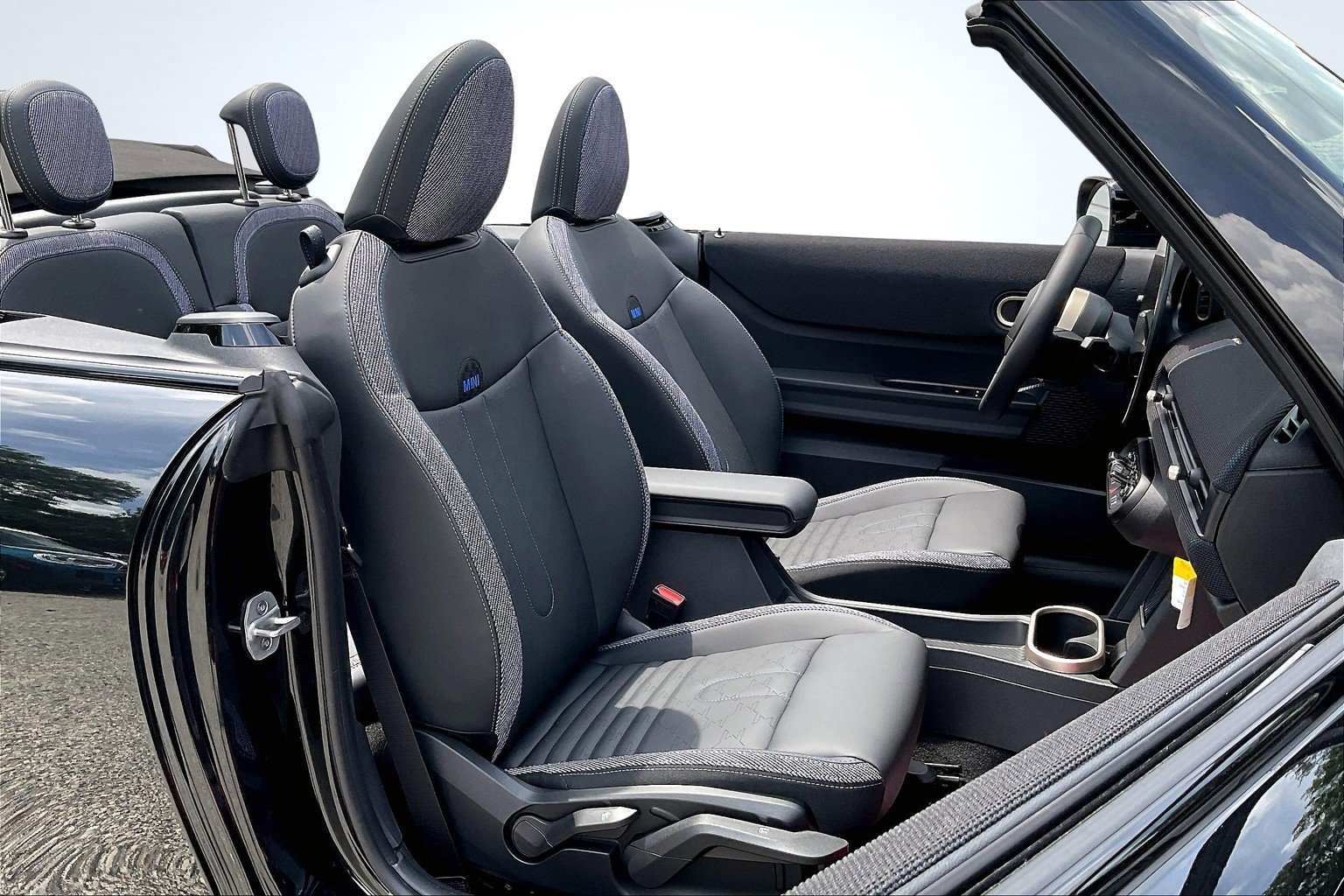 2025 MINI Convertible S - Photo 11