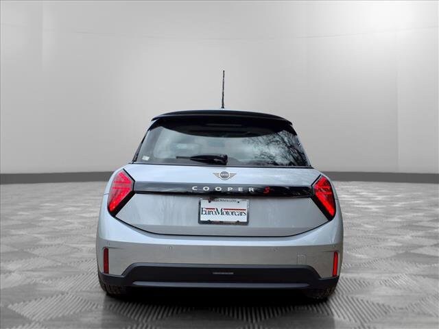 2025 Mini Cooper 2 Door Hardtop S Iconic photo 4