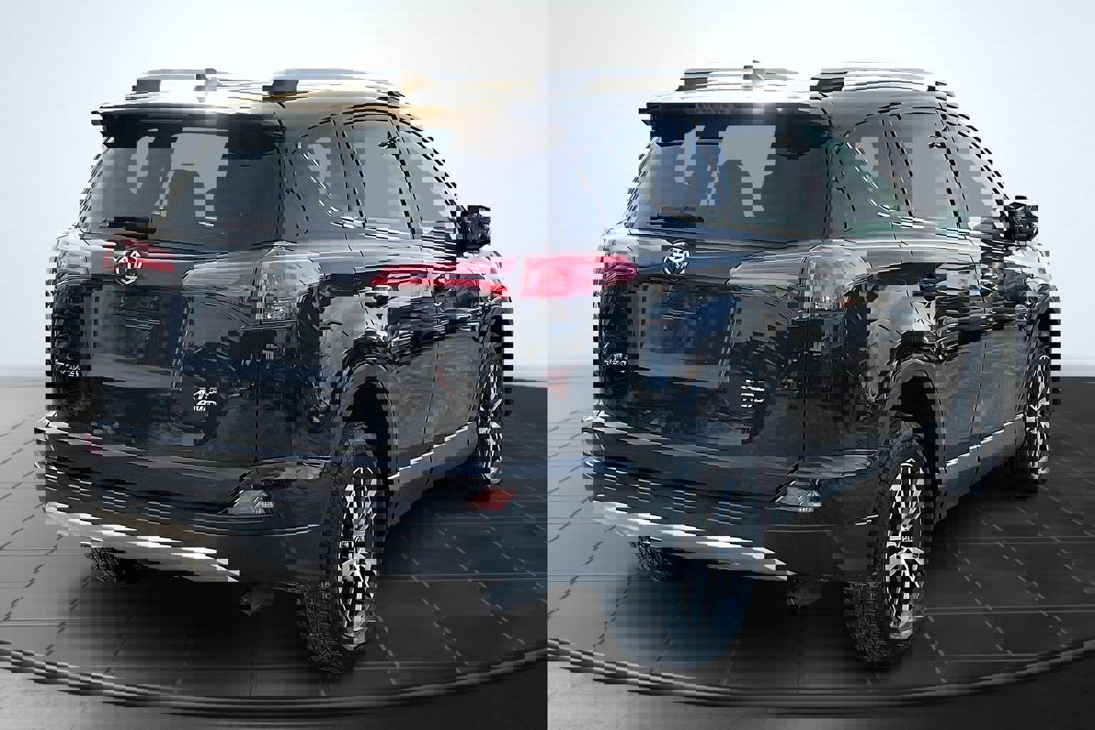 Used 2016 Toyota RAV4 XLE with VIN 2T3RFREV5GW494358 for sale in Bala Cynwyd, PA