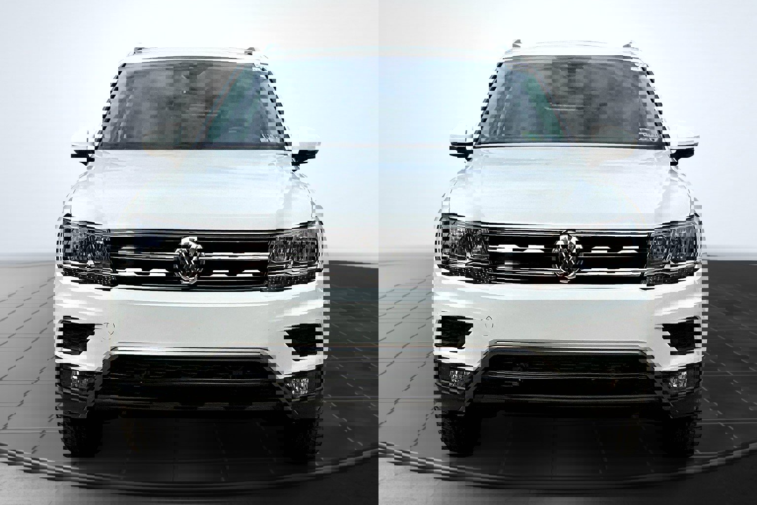 2020 Volkswagen Tiguan SEL photo 3