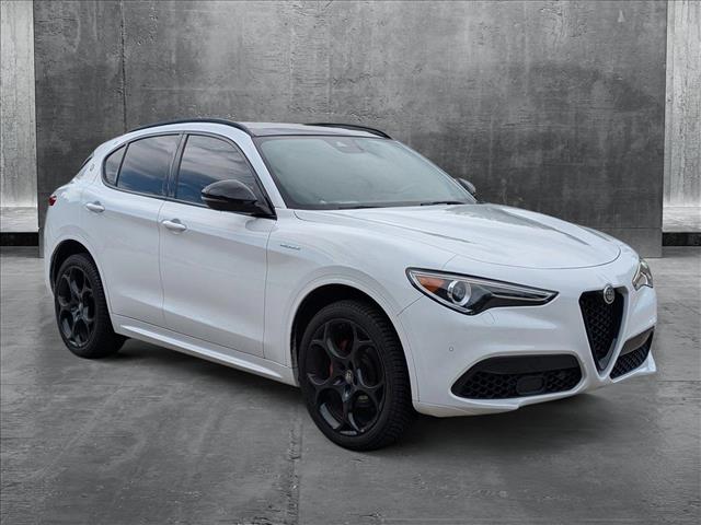 2022 Alfa Romeo Stelvio Ti Sport photo 3