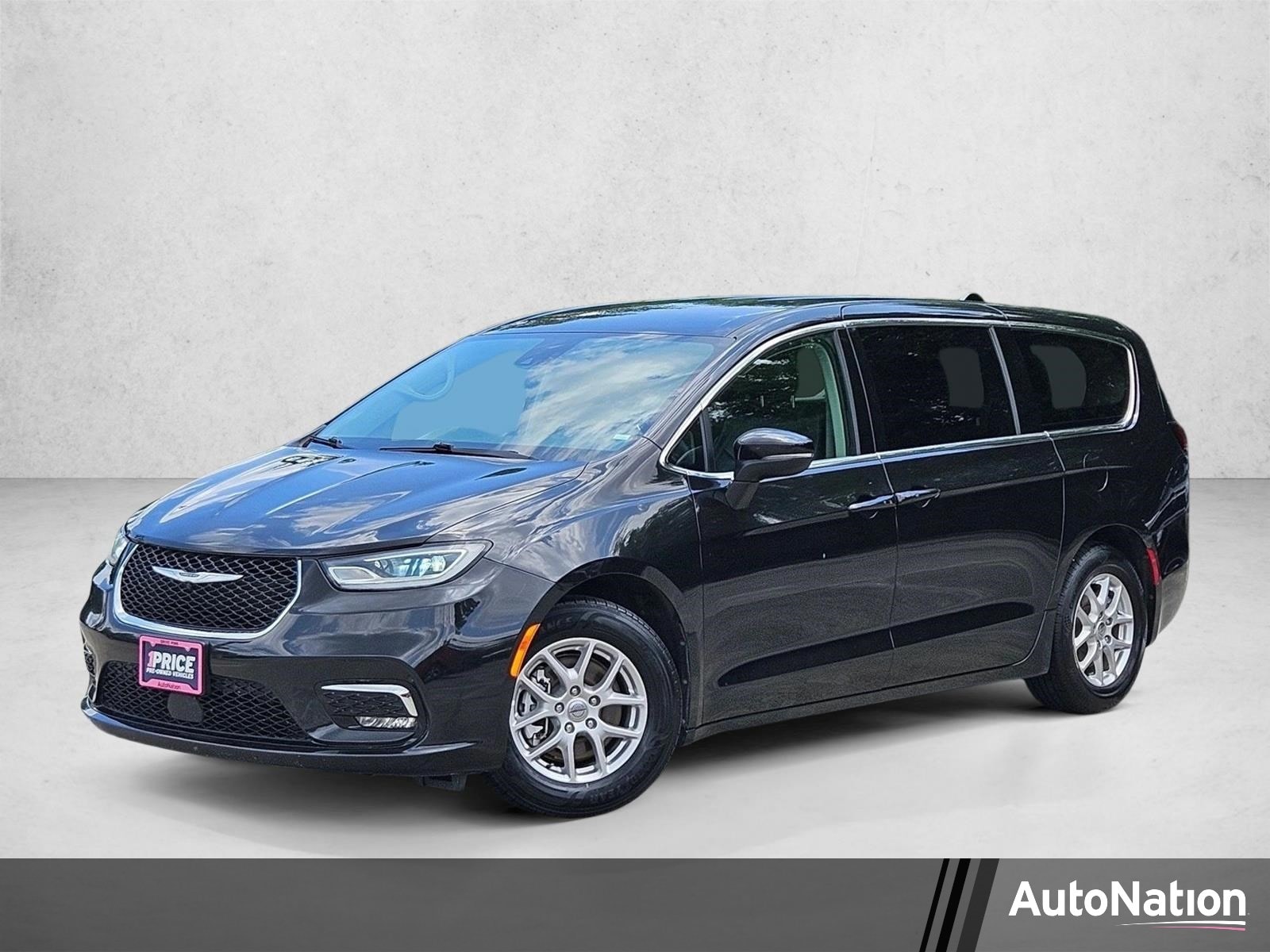 2023 Chrysler Pacifica Touring L's photo