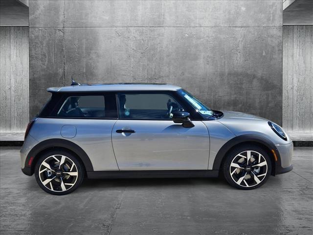 2025 Mini Cooper S Hardtop 2 Door Iconic photo 4