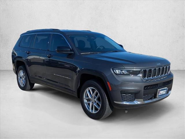 2022 Jeep Grand Cherokee Laredo photo 3