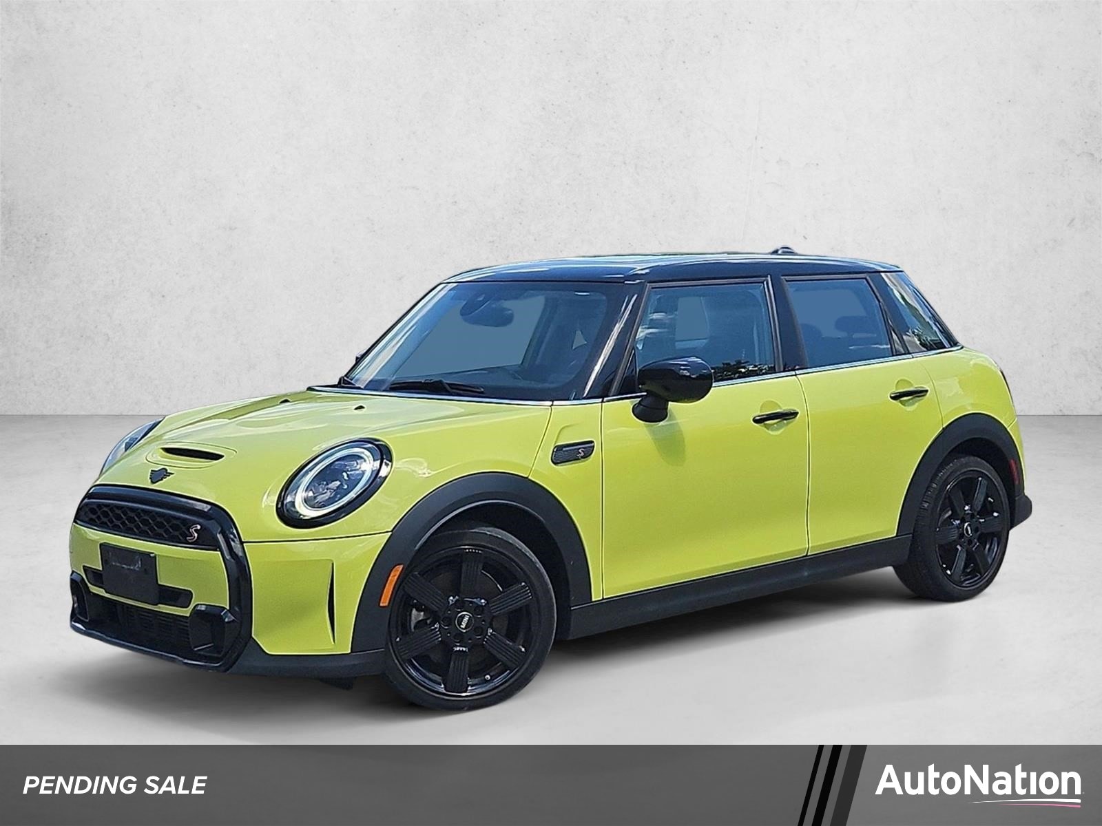 2024 MINI Hardtop Cooper S's photo