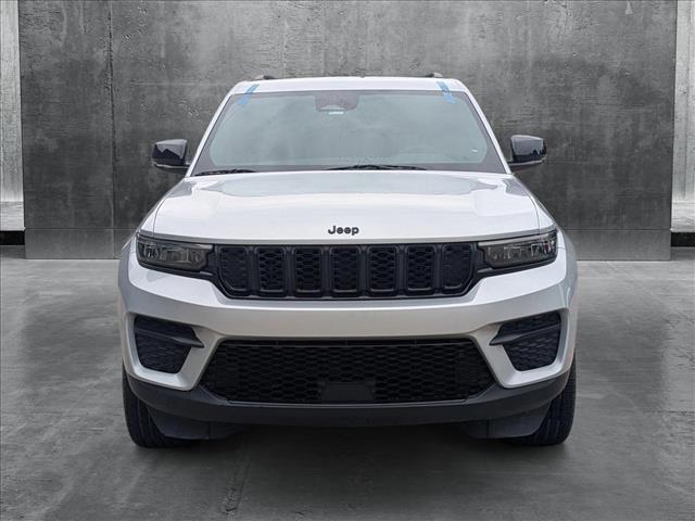 2023 Jeep Grand Cherokee Altitude photo 2