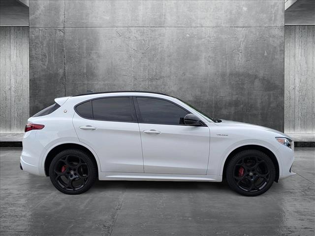 2022 Alfa Romeo Stelvio Ti Sport photo 4