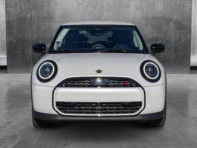2025 Mini Cooper Hardtop 2 Door Signature photo 2