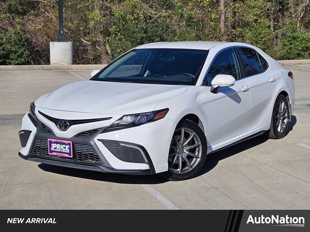 2023 Toyota Camry SE's photo