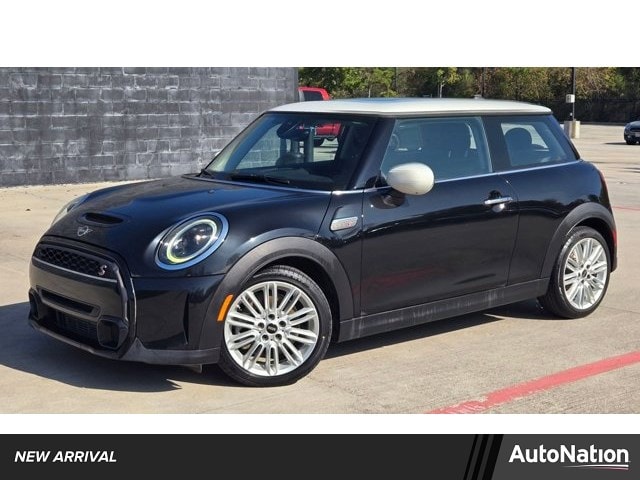 2024 MINI Hardtop 2 Door S's photo
