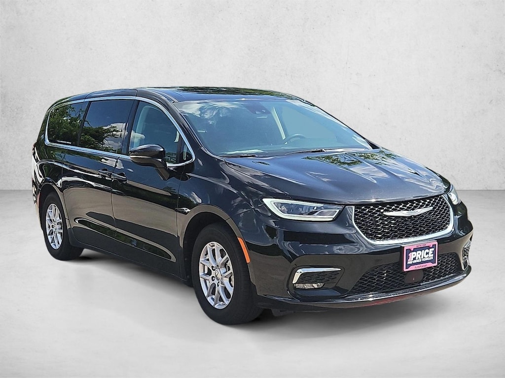 Used 2024 Chrysler Pacifica Touring L Mini-van Passenger