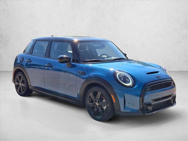 2024 Mini Cooper Hardtop S 4 Door photo 3