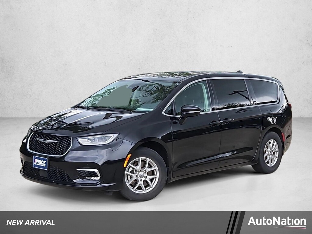 Used 2024 Chrysler Pacifica Touring L Mini-van Passenger