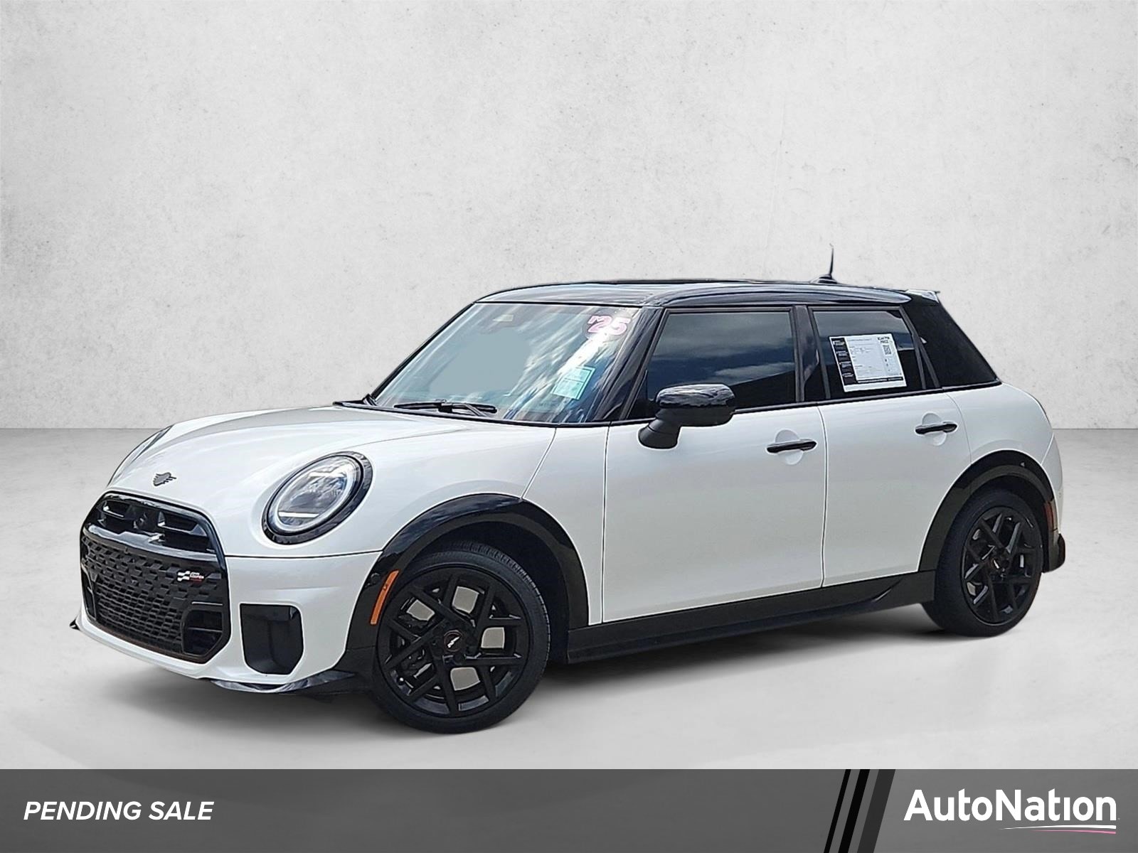2025 MINI Hardtop Cooper S's photo