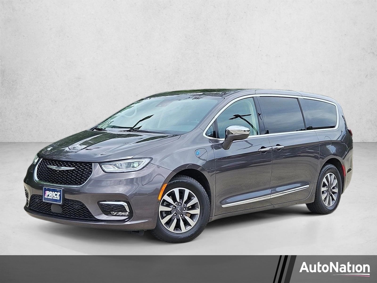 2022 Chrysler Pacifica Hybrid Limited Hybrid's photo