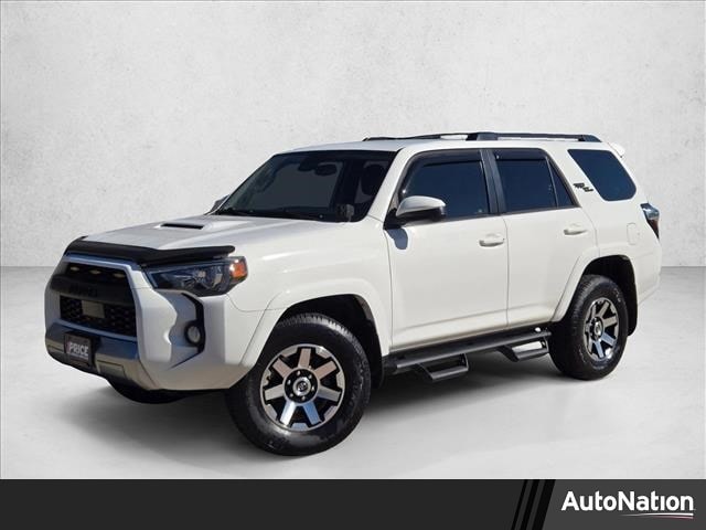 2020 Toyota 4Runner Off-Road's photo