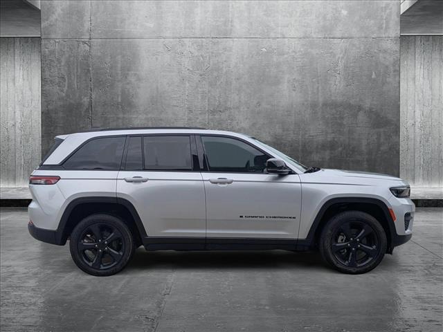 2023 Jeep Grand Cherokee Altitude photo 4