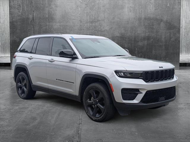 2023 Jeep Grand Cherokee Altitude photo 3