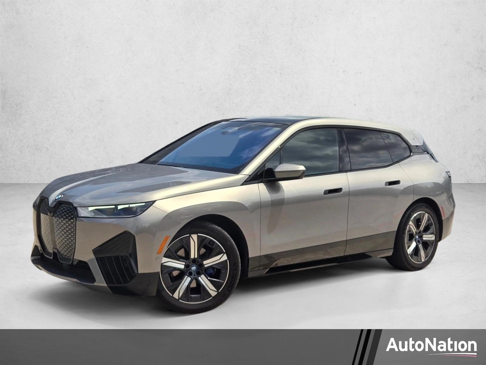 2023 BMW iX xDrive50's photo