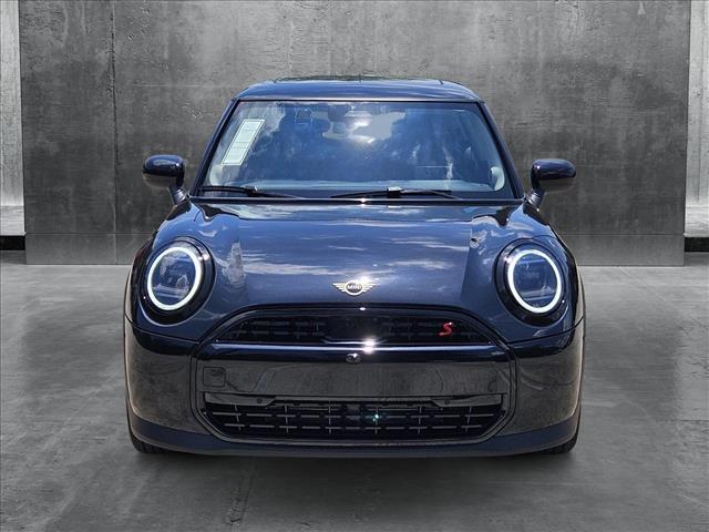 2025 Mini Cooper S Hardtop 2 Door Iconic photo 2