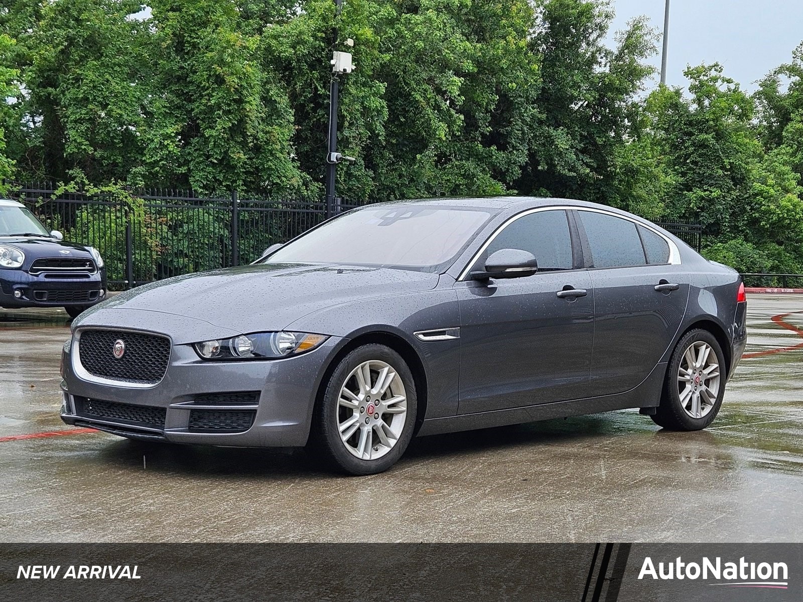 2017 Jaguar XE 25t Premium's photo