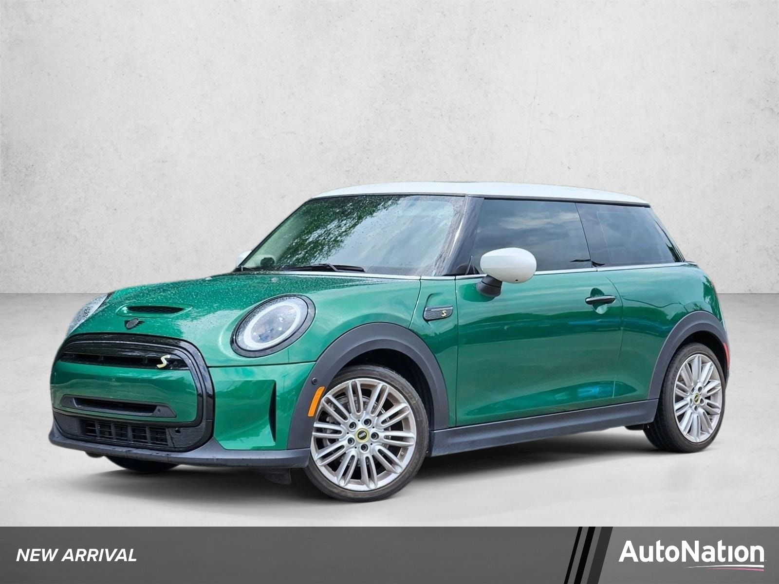 2023 MINI Hardtop Cooper SE's photo