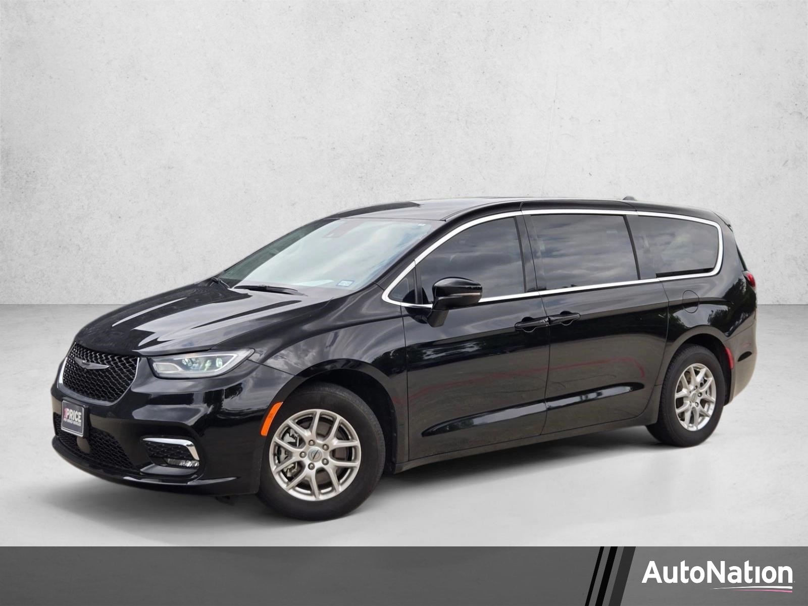 2024 Chrysler Pacifica Touring L's photo