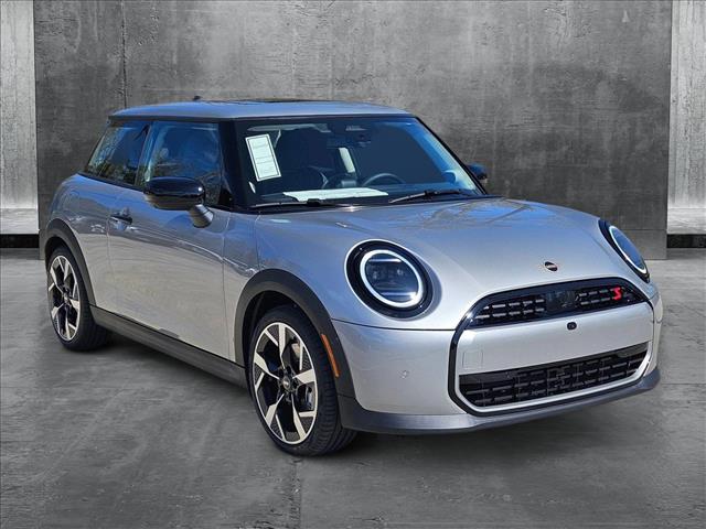 2025 Mini Cooper S Hardtop 2 Door Iconic photo 3