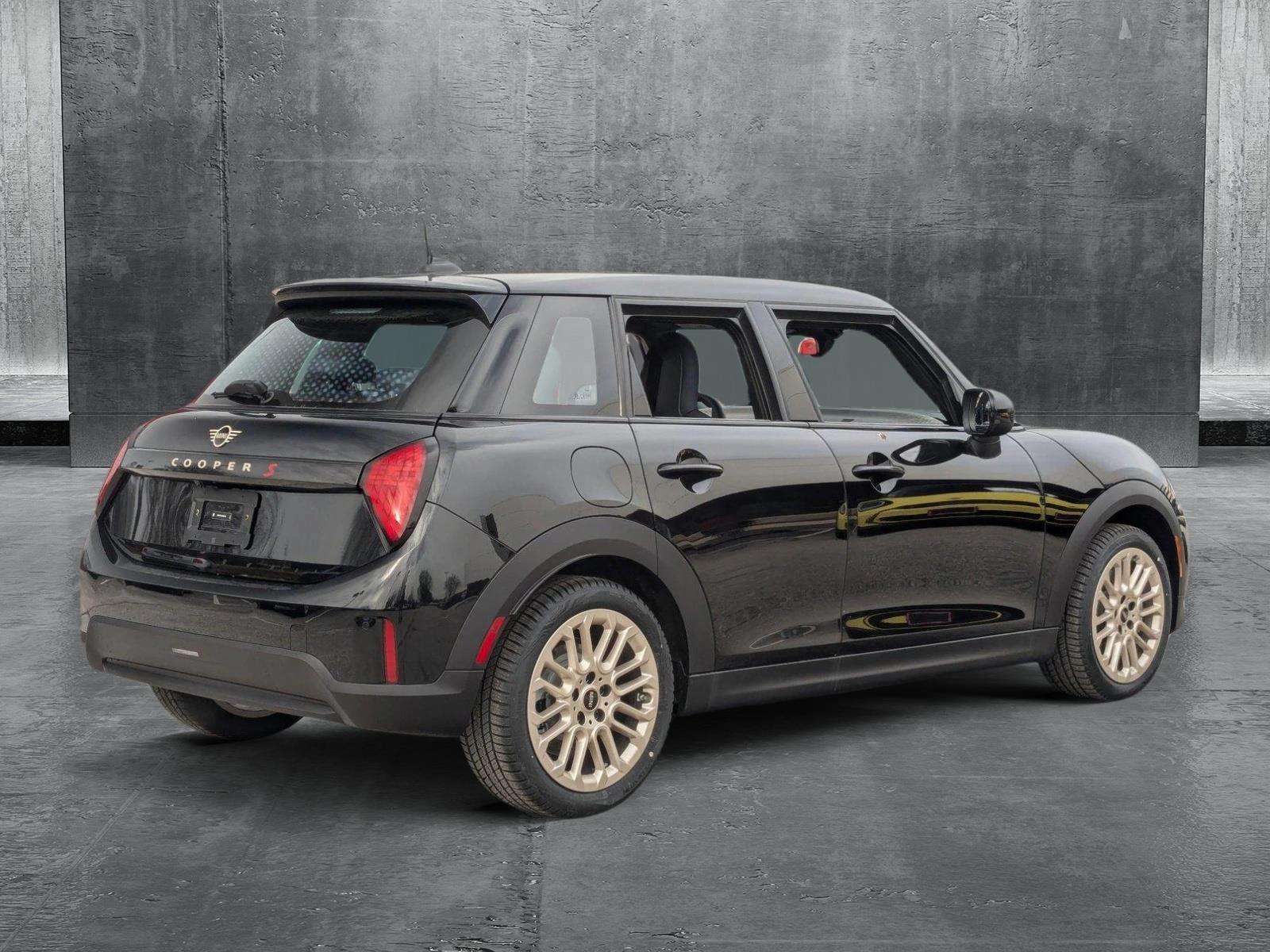 2025 Mini Cooper 4 Door Hardtop S photo 2