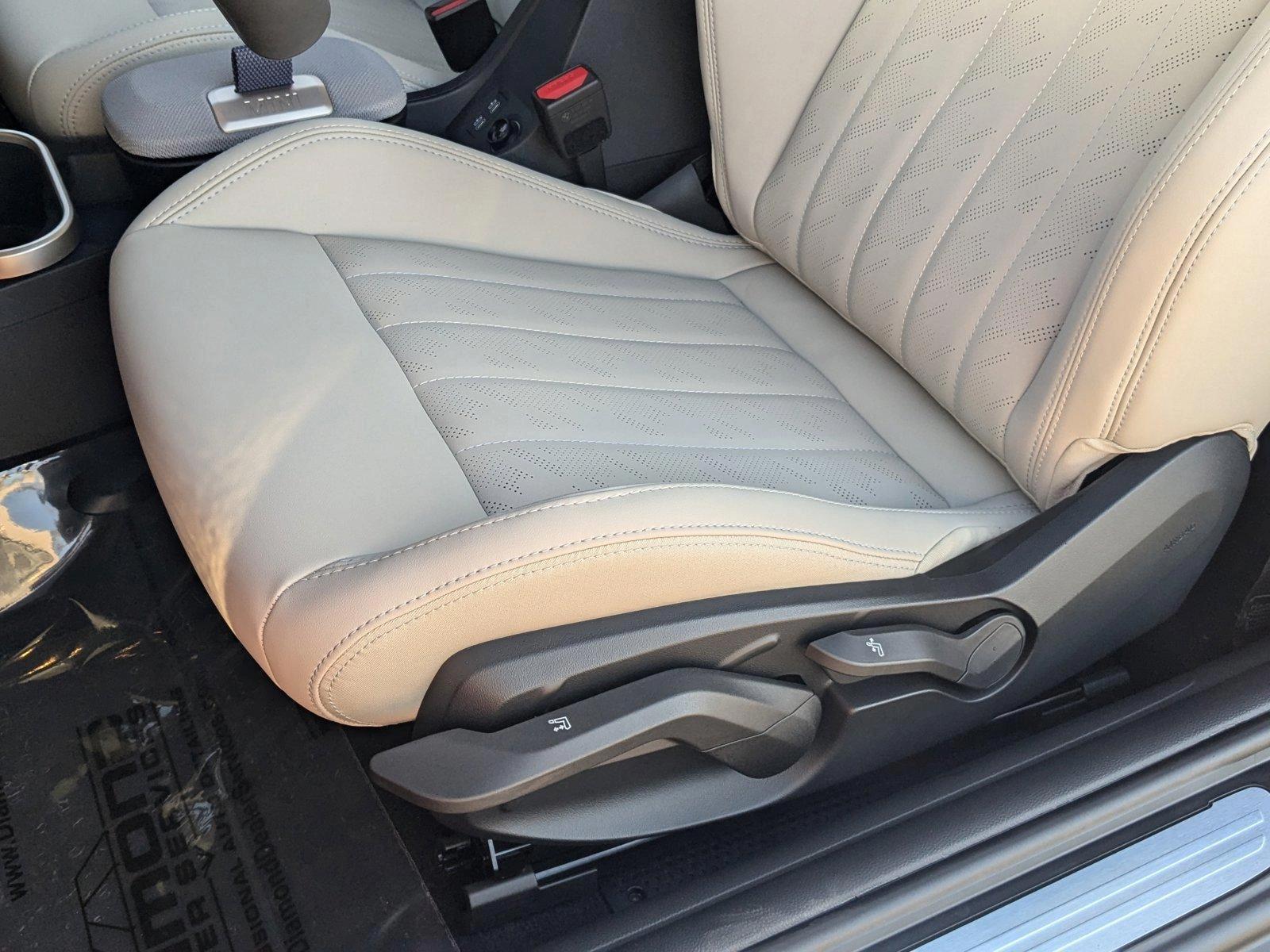 2025 Mini Cooper Hardtop 2 Door Signature photo 4