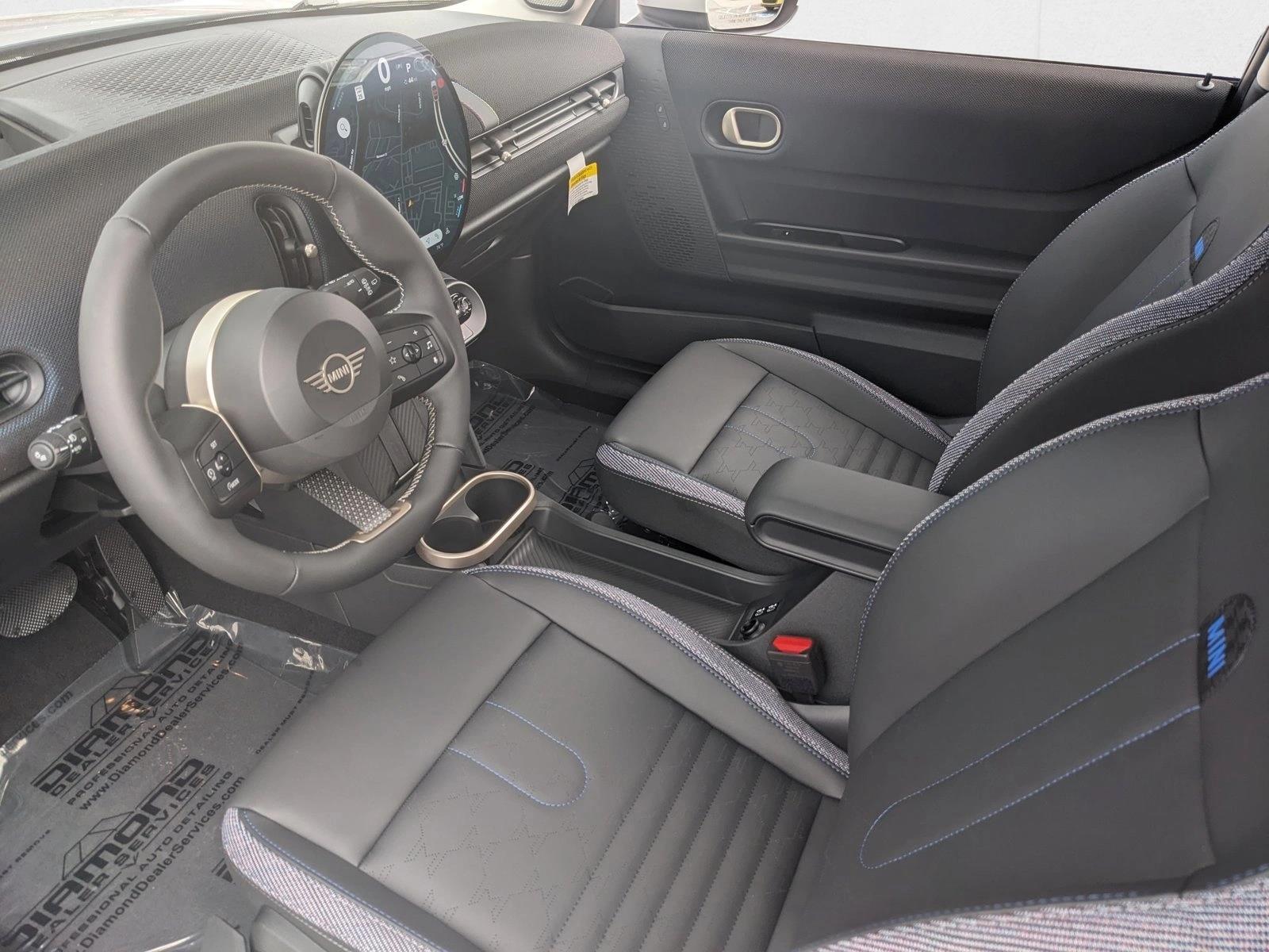 2025 Mini Cooper 2 Door Hardtop Signature photo 3