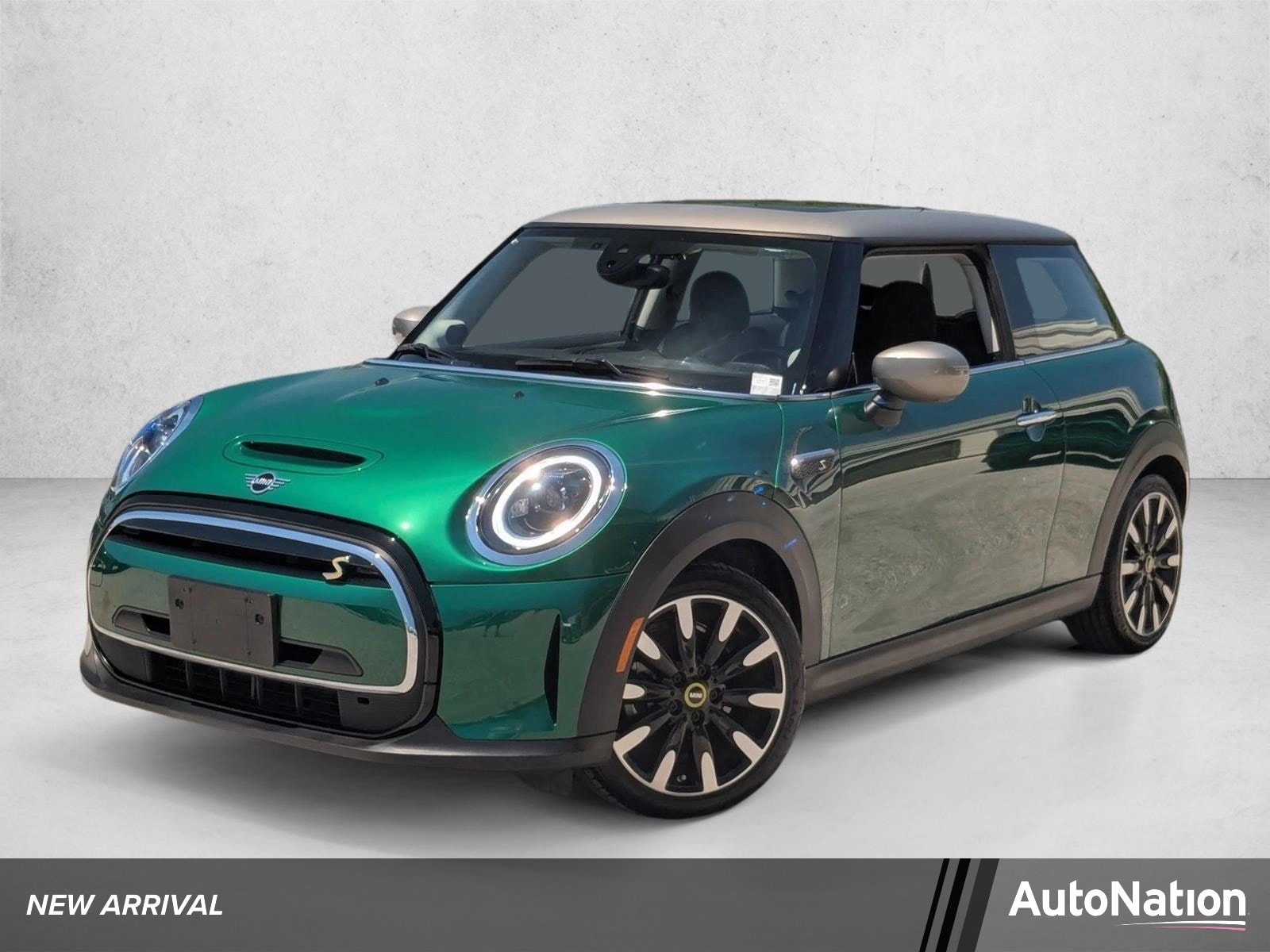 2024 MINI Hardtop Cooper SE's photo