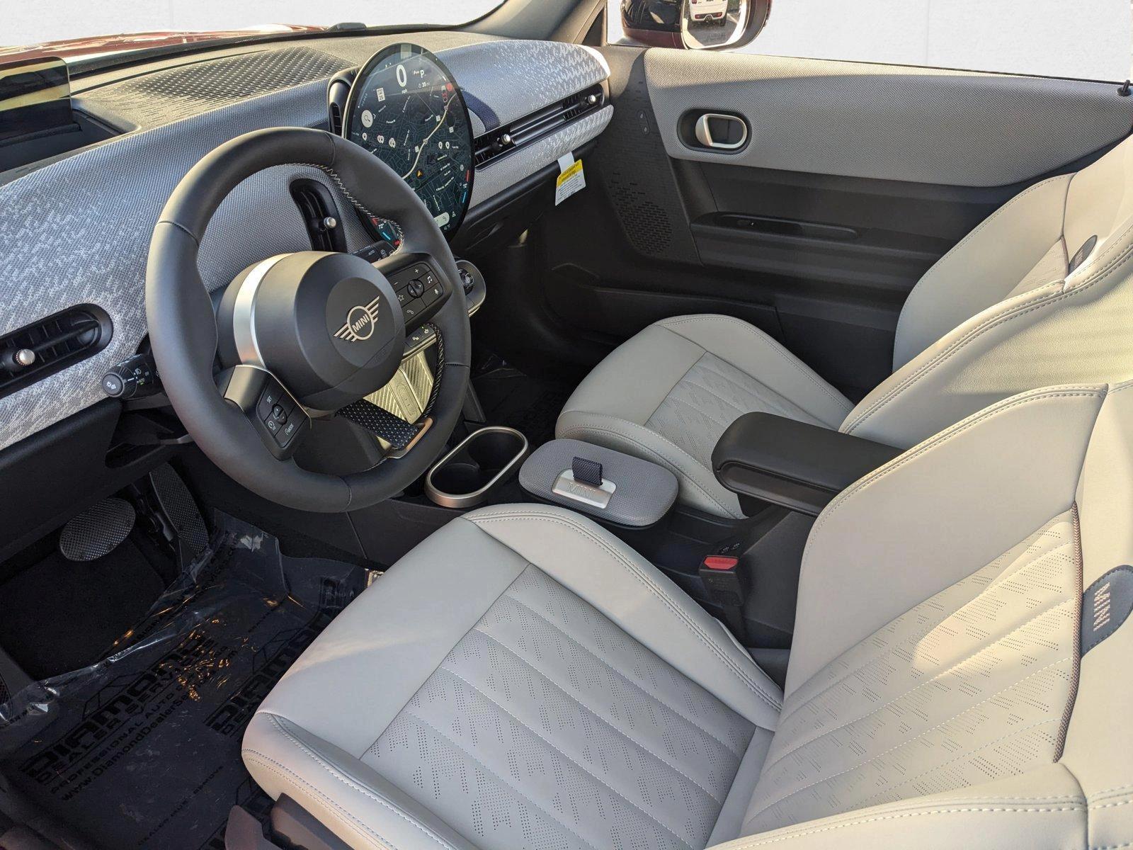 2025 Mini Cooper Hardtop 2 Door Signature photo 3