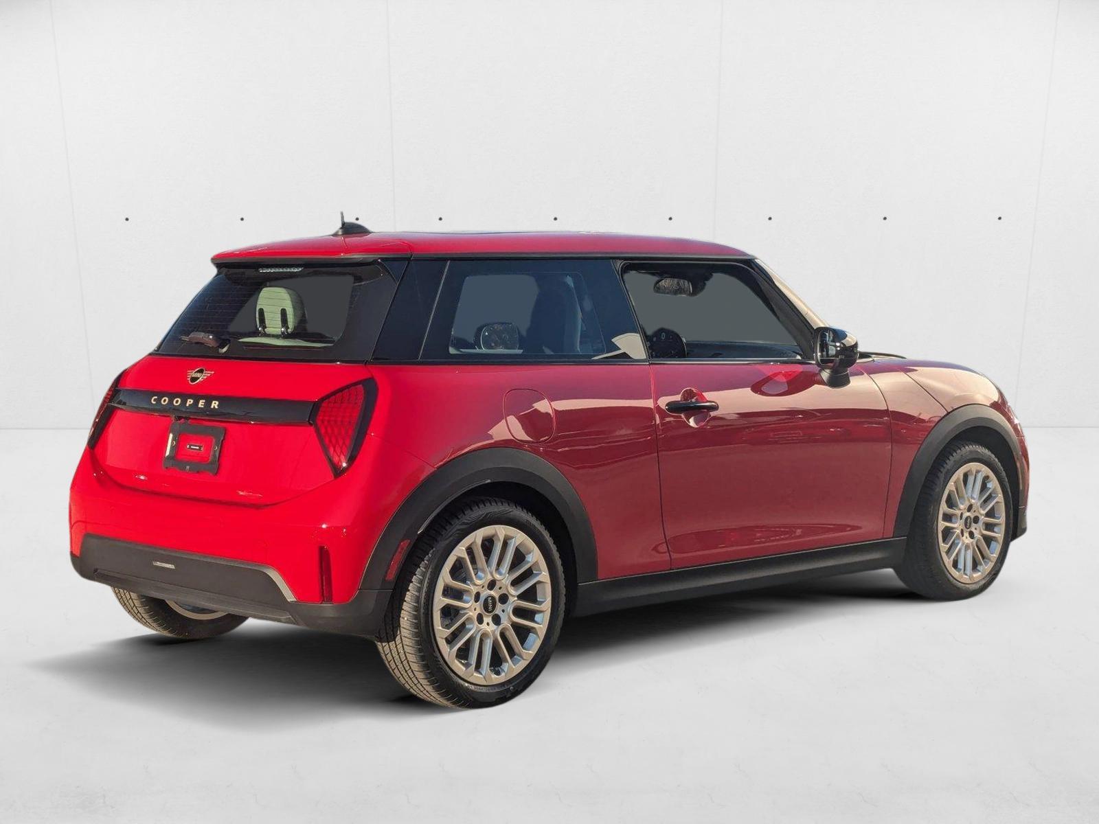 2025 Mini Cooper Hardtop 2 Door Signature photo 2