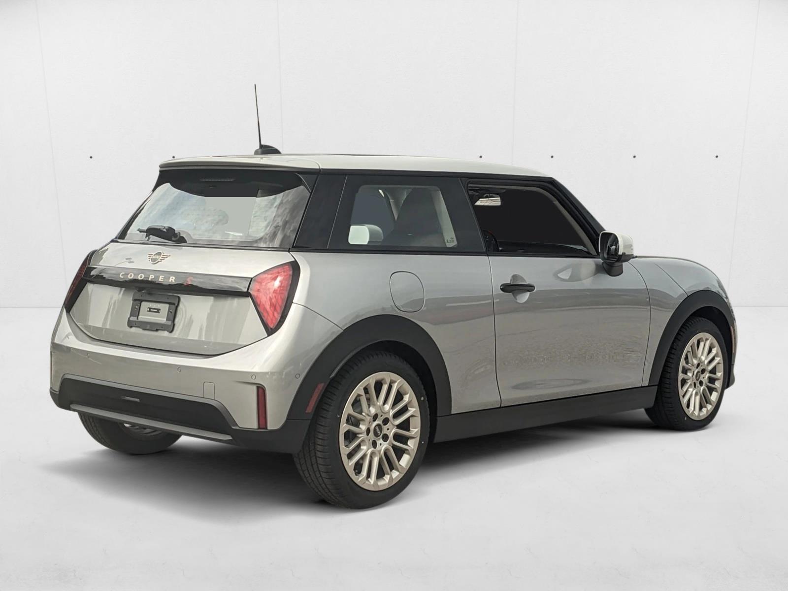 2025 Mini Cooper 2 Door Hardtop Signature photo 2
