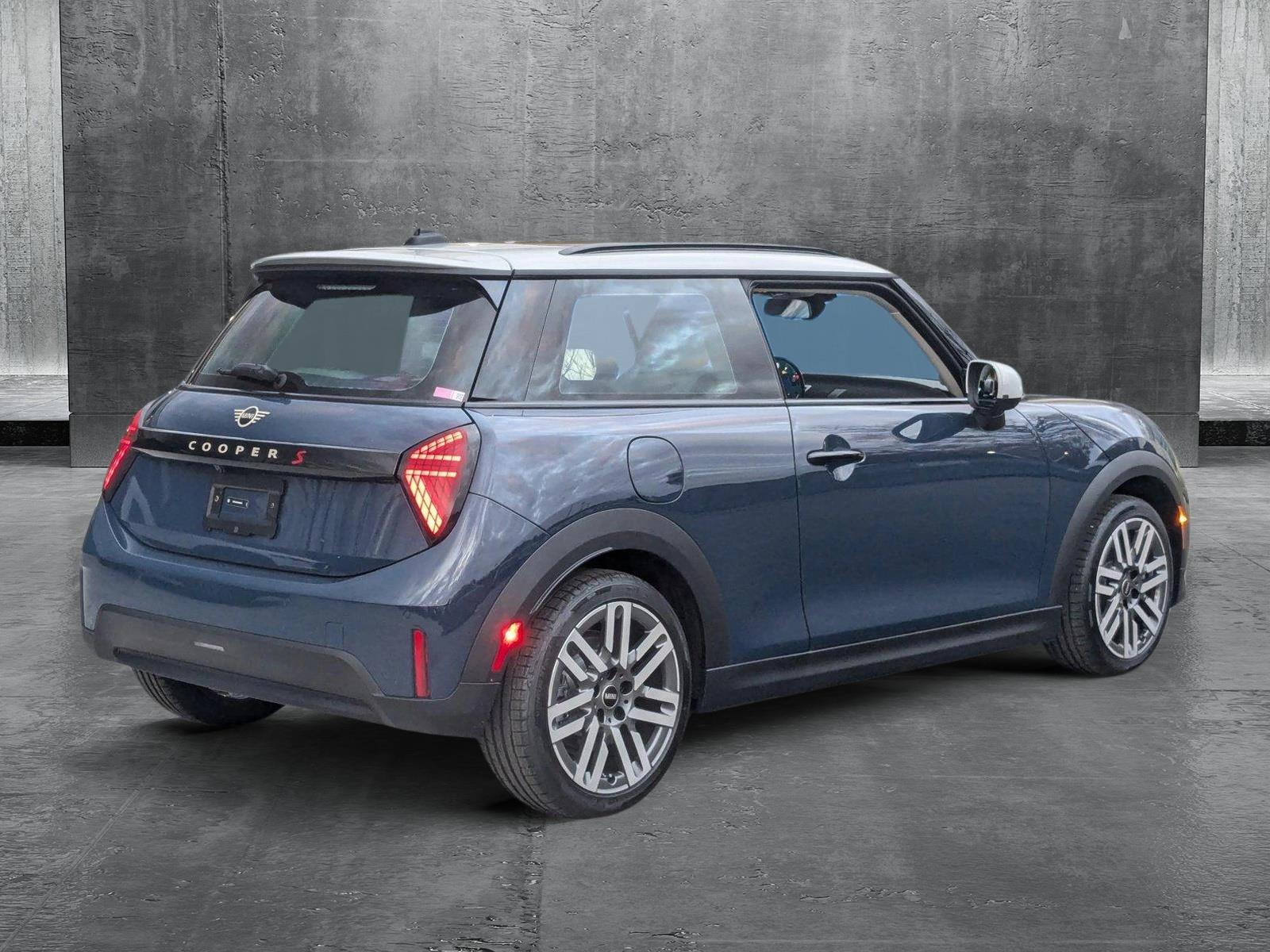 2025 Mini Cooper S Hardtop 2 Door Iconic photo 2