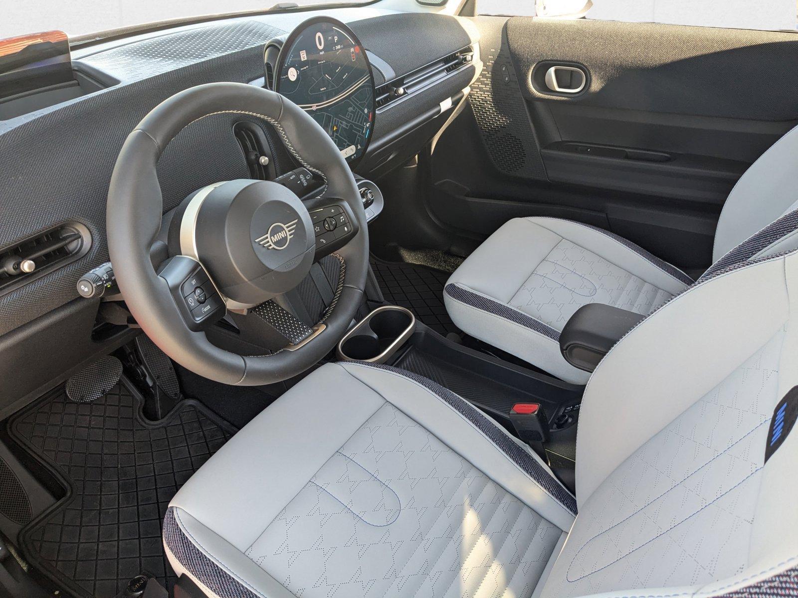 2025 Mini Cooper 2 Door Hardtop S Iconic photo 3