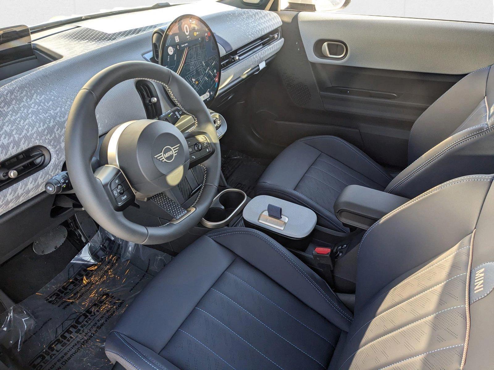 2025 Mini Cooper 2 Door Hardtop Iconic photo 3