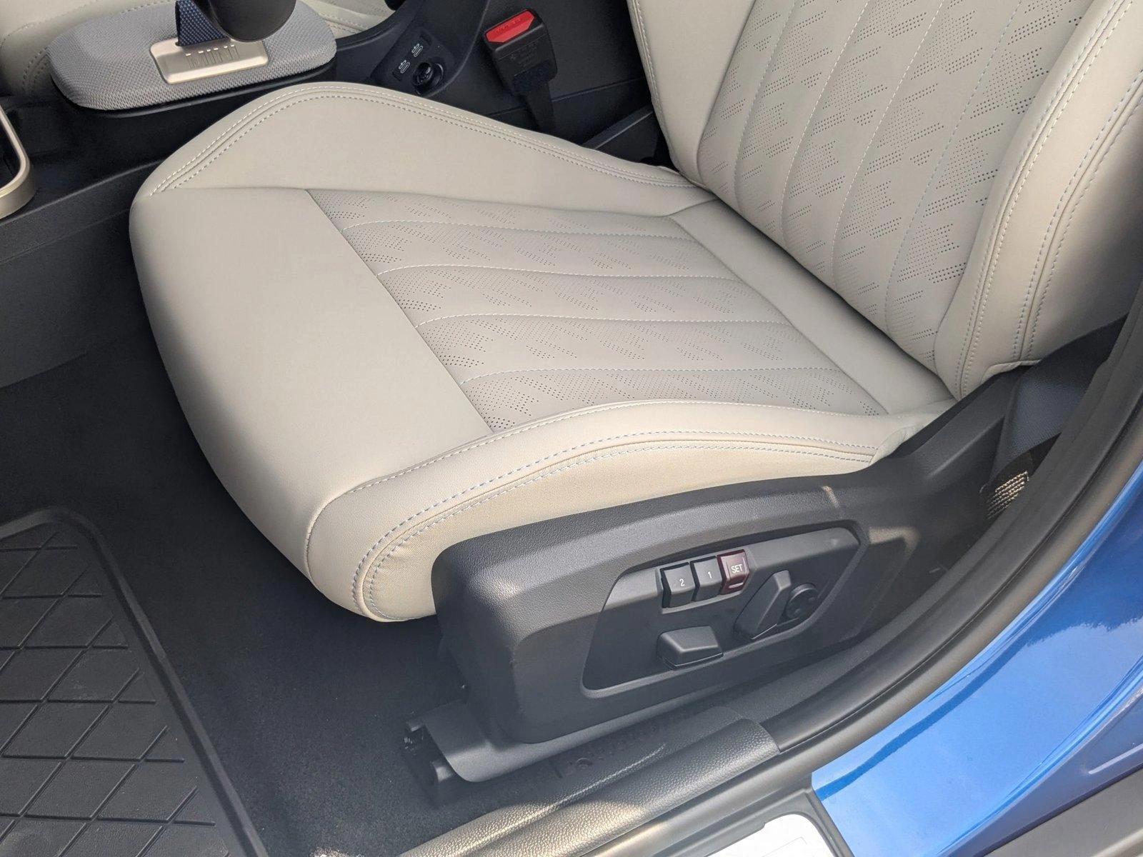 2025 Mini Cooper 4 Door Hardtop Iconic photo 4