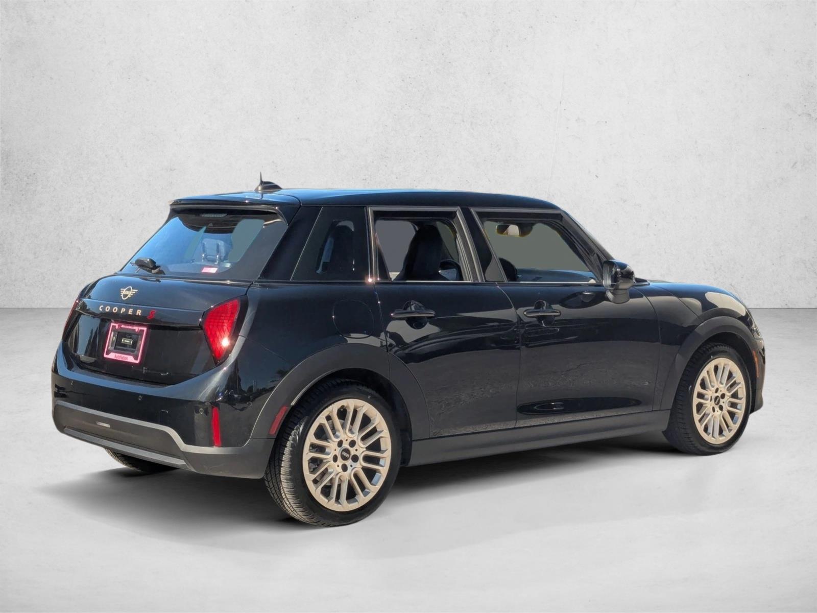 2025 Mini Cooper 4 Door Hardtop S photo 4