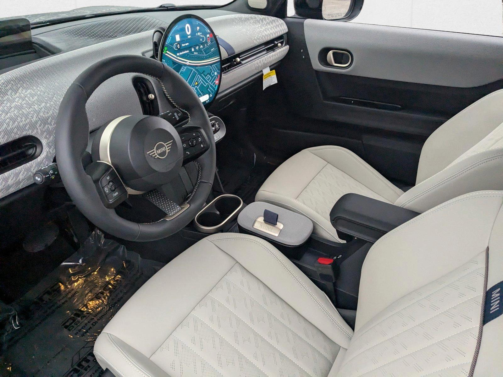 2025 Mini Cooper 2 Door Hardtop Iconic photo 3
