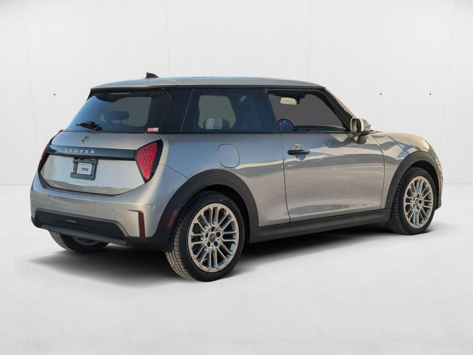 2025 Mini Cooper 2 Door Hardtop Iconic photo 2