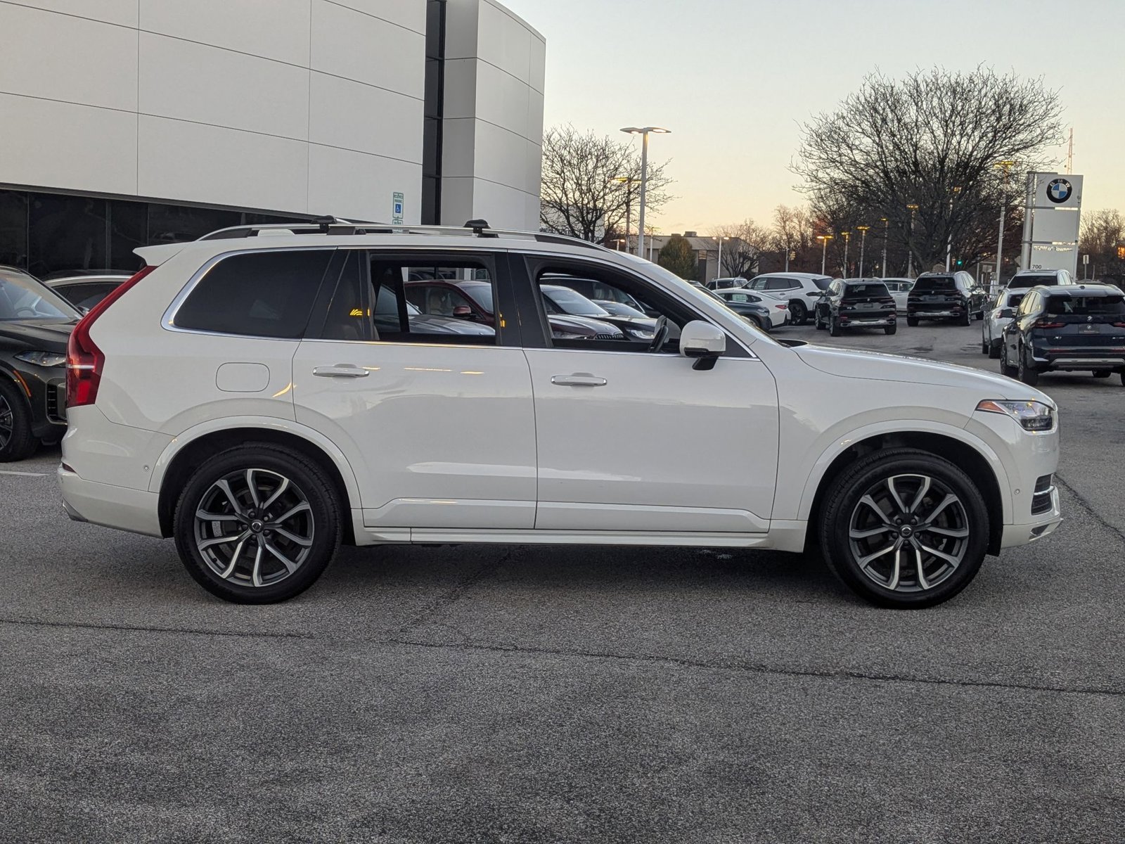 2018 Volvo XC90 Momentum photo 4