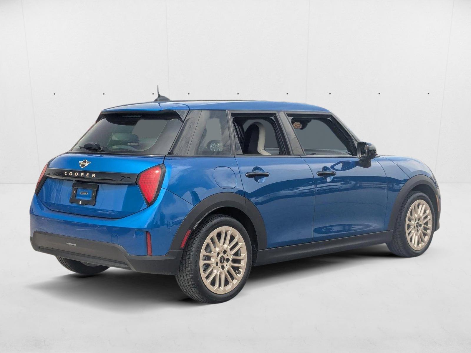 2025 Mini Cooper 4 Door Hardtop Iconic photo 2