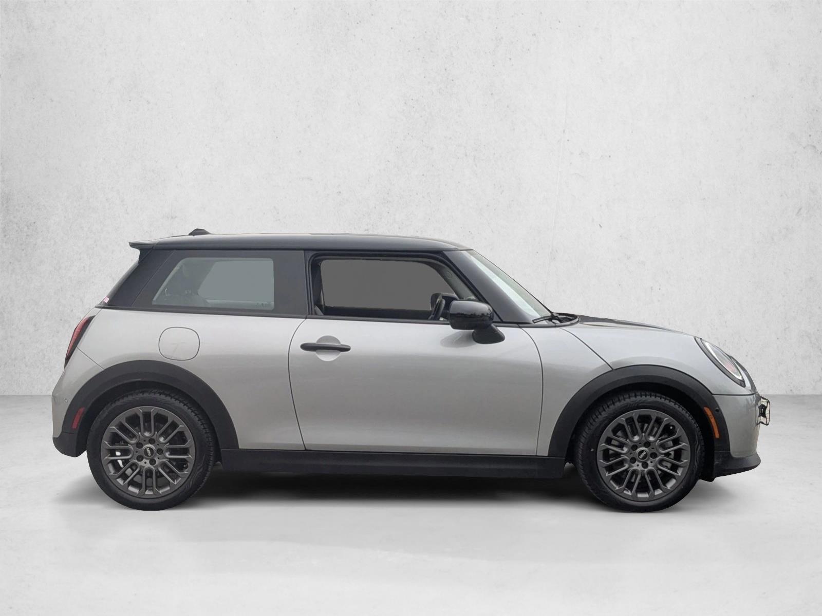 2025 Mini Cooper 2 Door Hardtop S Iconic photo 4