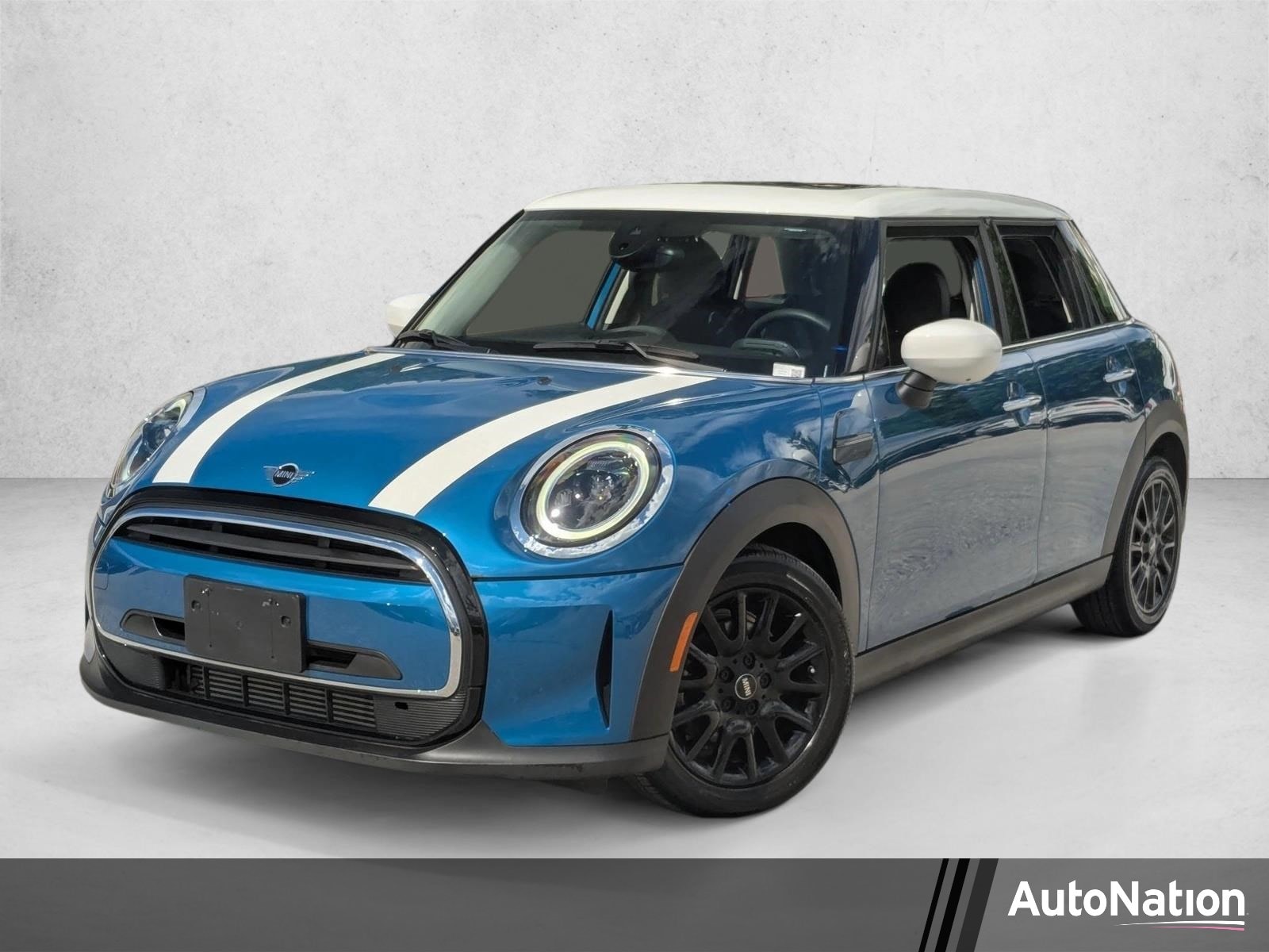 2023 MINI Hardtop Cooper's photo
